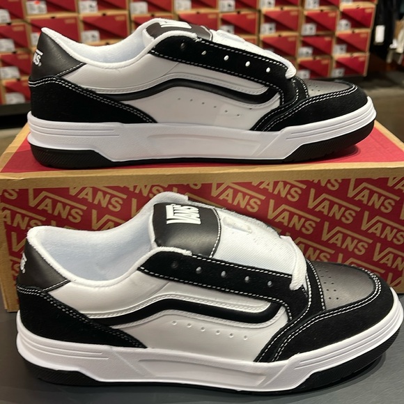 Vans WMNS Hylane
Black/White
VN000D26Y28
Sneakers - Picture 2 of 16